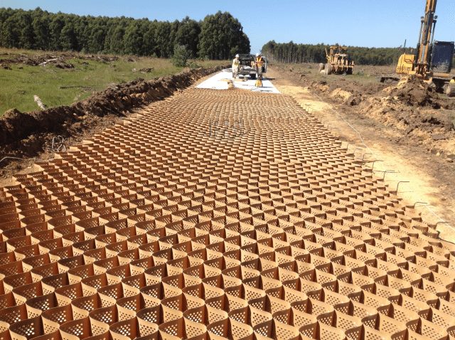 Las geoceldas Neoloy proporcionan una solución sostenible y confiable de estabilización de suelos para los caminos de acceso de explotación forestal